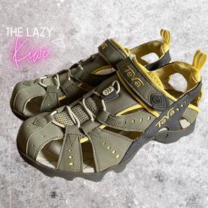 TEVA Walking / Water Shoes Size 7